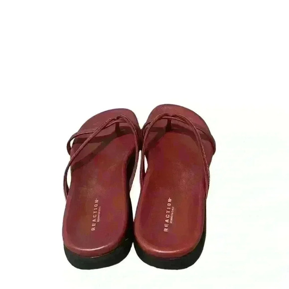 Reaction Kenneth Cole Sandals Women’s Size 7 Wine Colored Flat With Sequin Strap - Picture 3 of 6